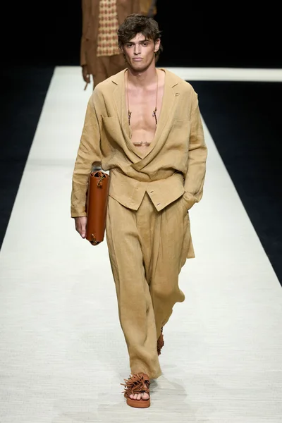 Look 25
